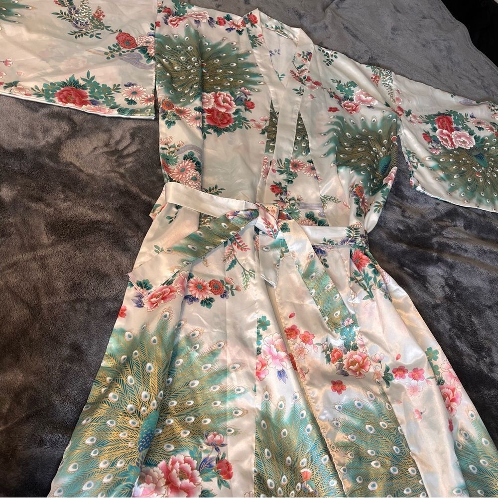 Vintage Japanese Ichi Ban Kimono Duster Bohemian Floral and Peacock